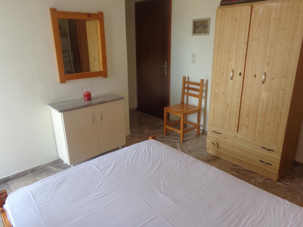 Finikas Apartman Íria Kültér fotó